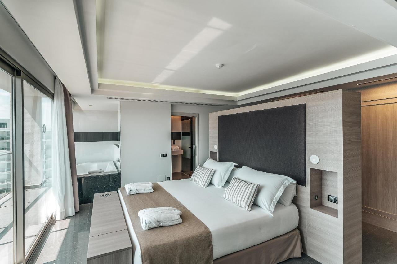 The Ibiza Twiins - 4* Sup Hotel Playa d'en Bossa Luaran gambar