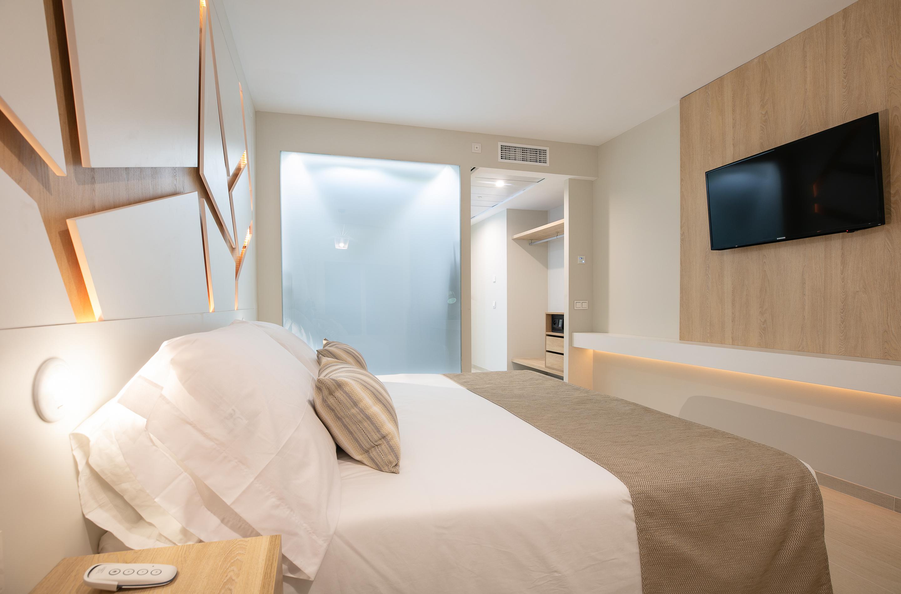 The Ibiza Twiins - 4* Sup Hotel Playa d'en Bossa Luaran gambar